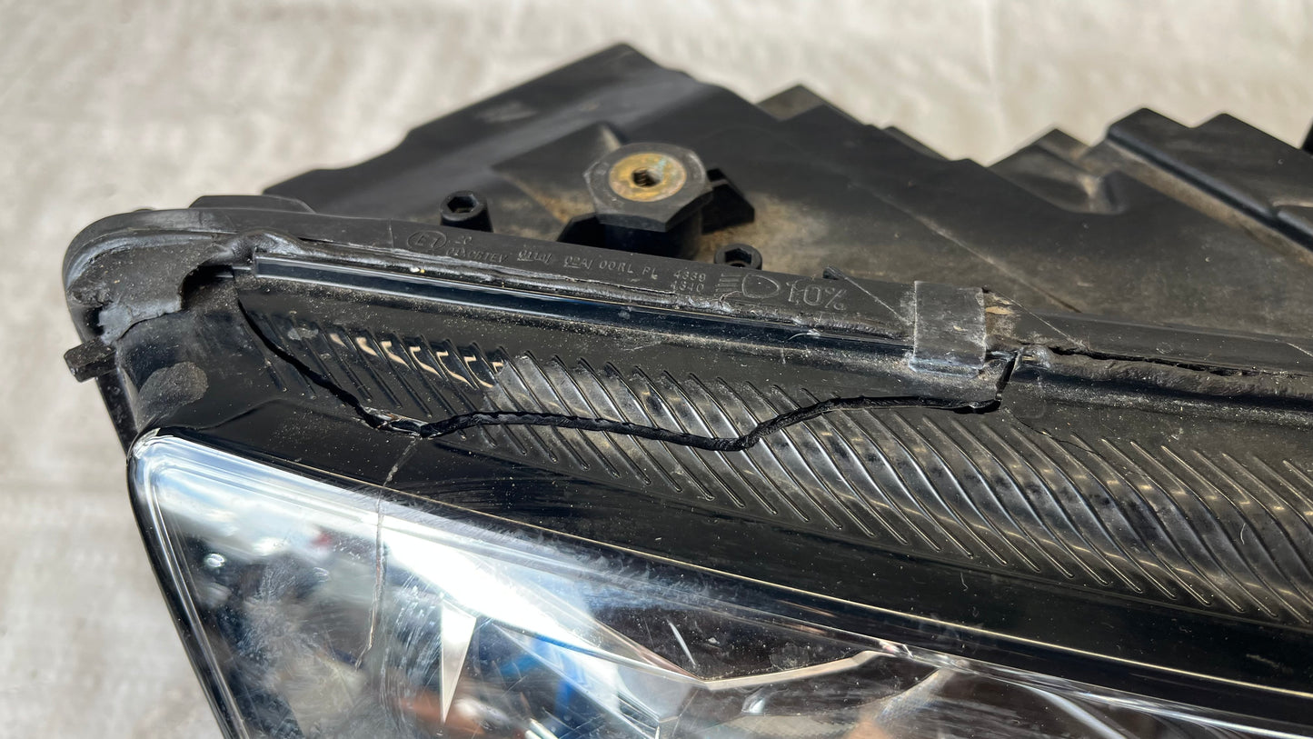 Skoda Octavia 3 18- ляв фар