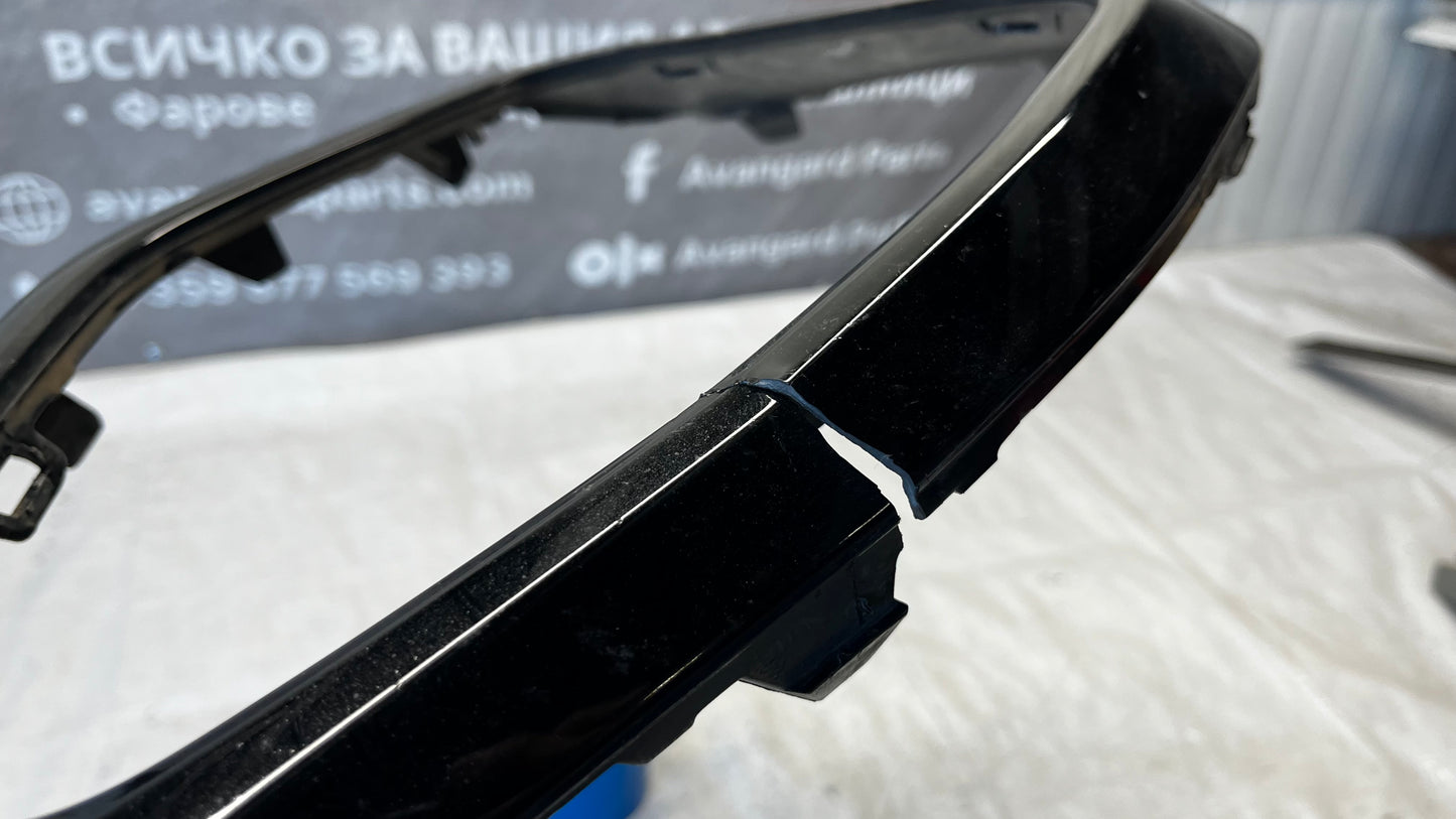 Volkswagen T-Roc дясна лайстна за халоген