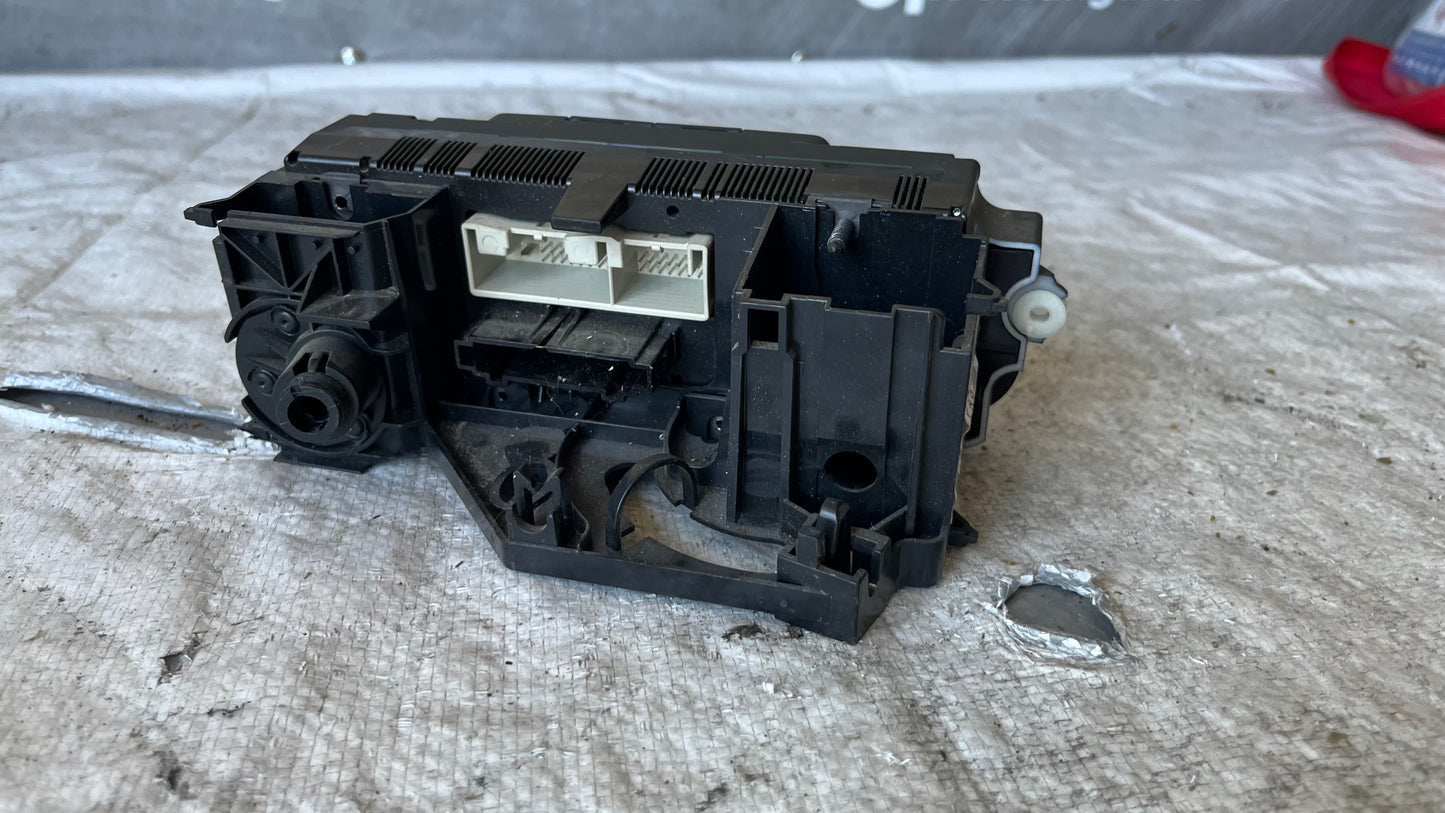 Панел климатик Volkswagen Golf 3