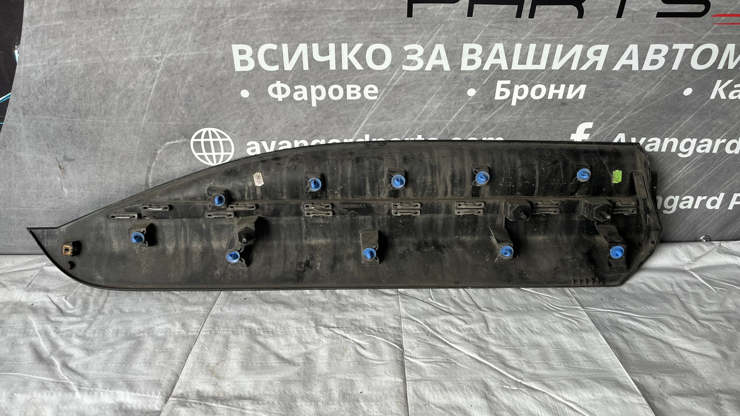 Декоративна лайстна на задна лява врата Renault Scenic 4 (2016-2022)