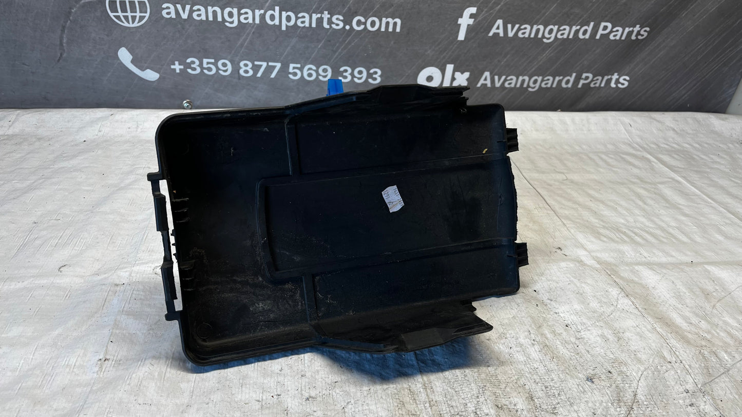 Volkswagen Golf 5 капак за акумулатор