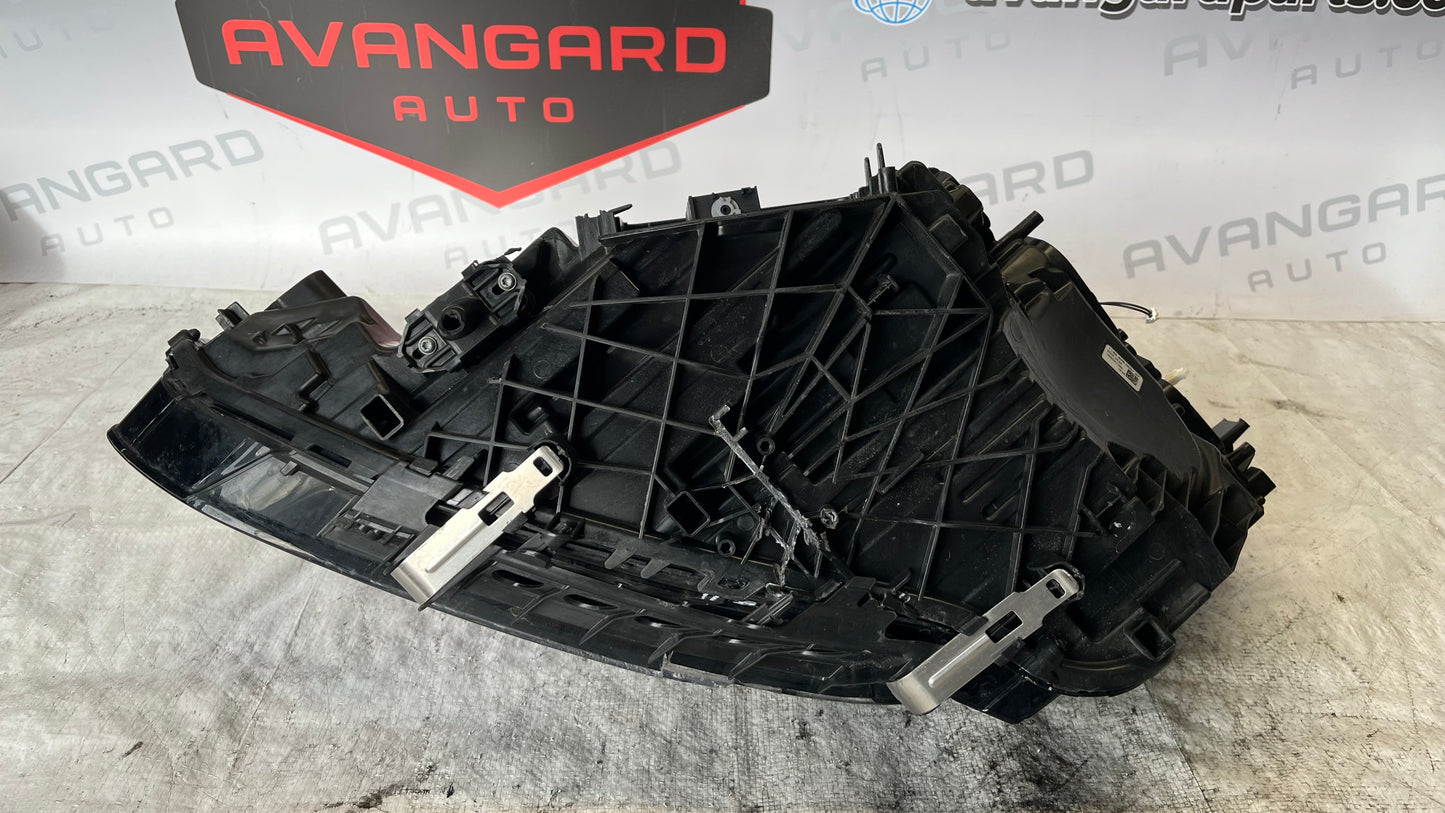 BMW M3/M4 G22/G26 десен фар