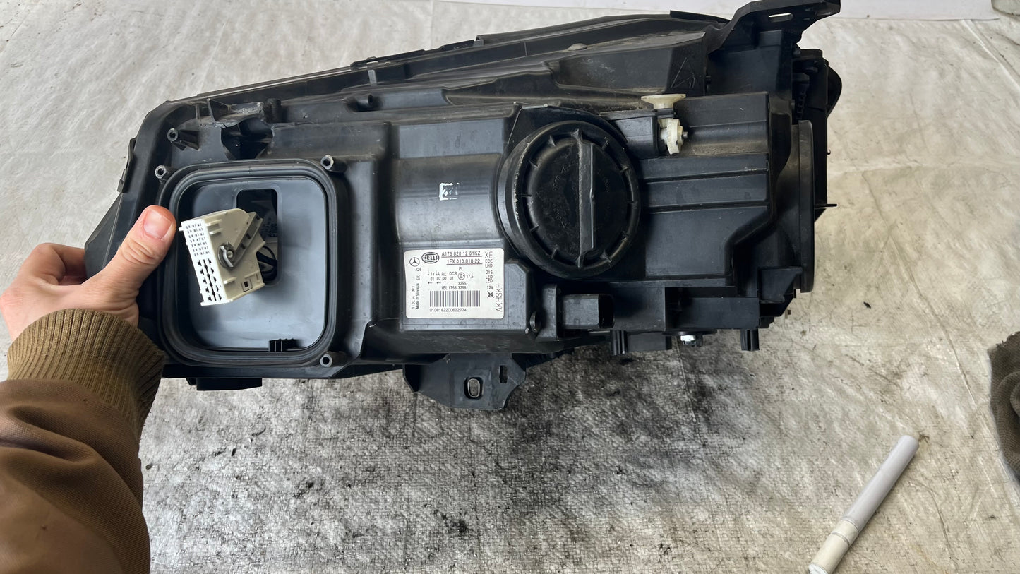 Mercedes A W176 десен фар