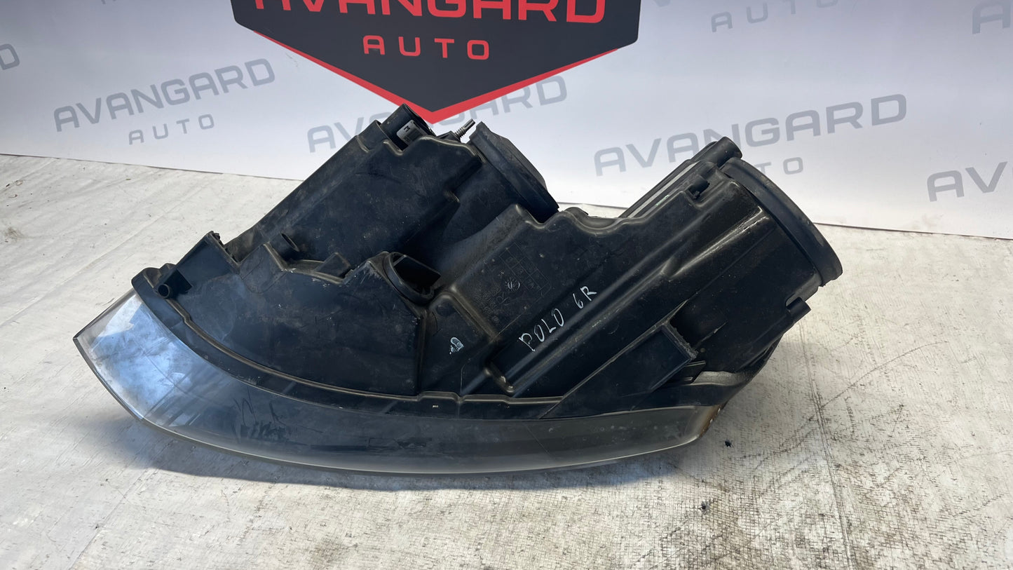 Volkswagen Polo 09- десен фар