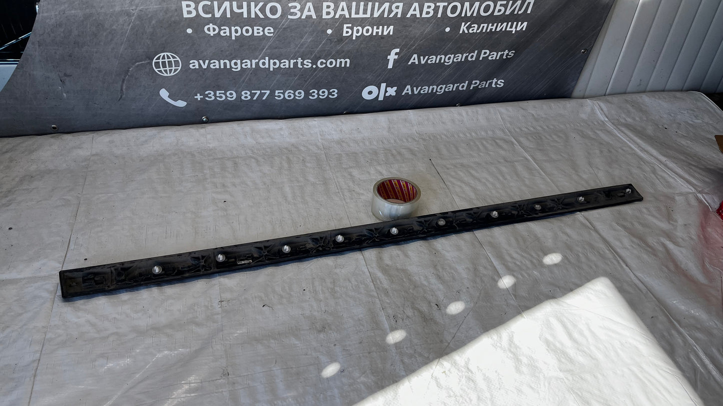 BMW X7 19- декоративна лайстна предна дясна врата