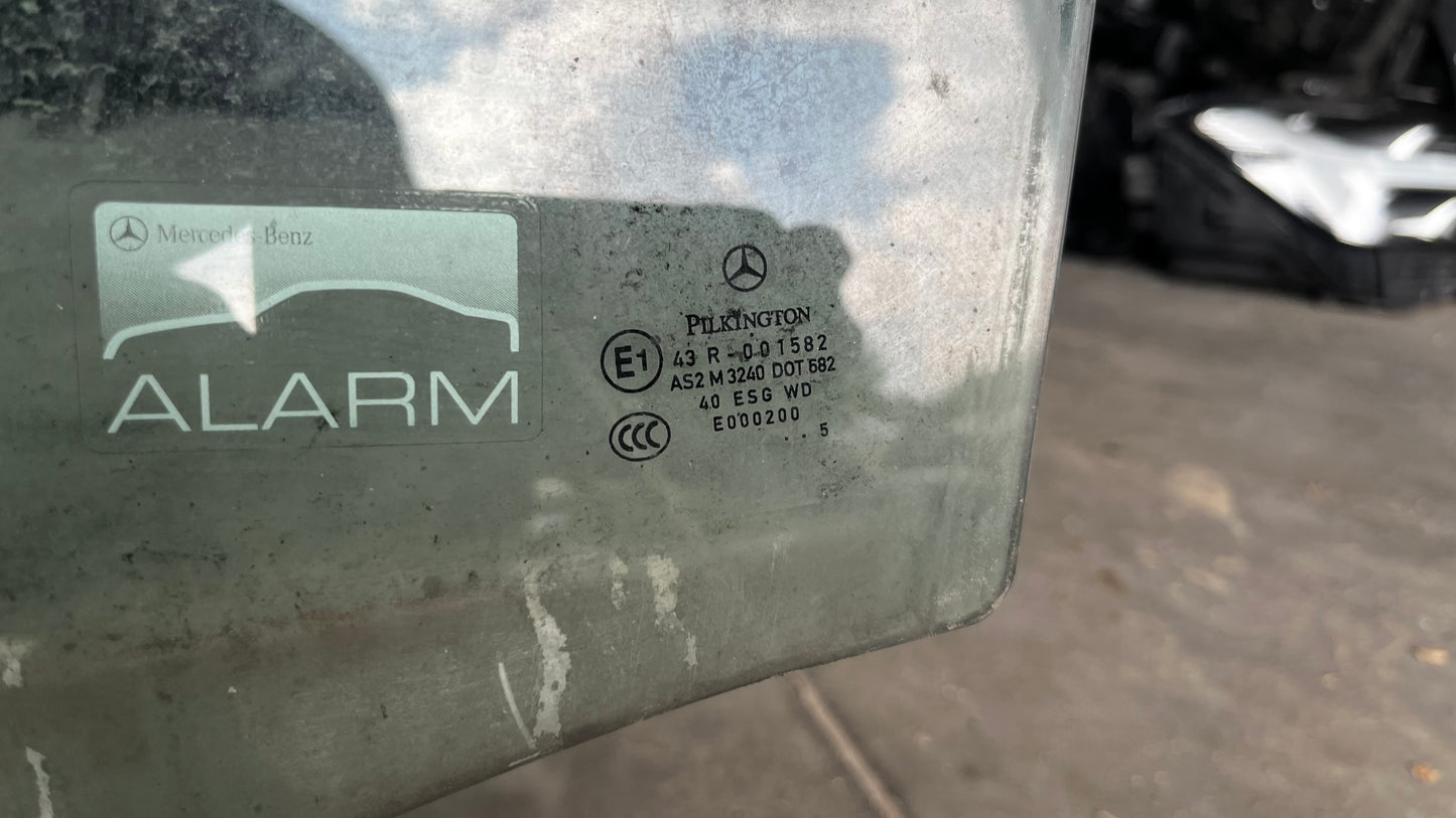 Mercedes B стъкло предно ляво