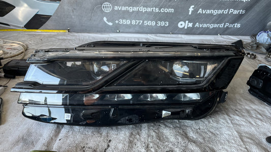 Volkswagen Touareg 3 ляв фар