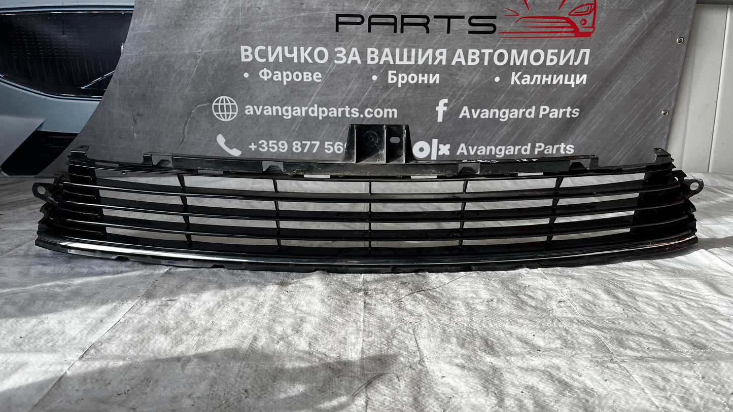 Toyota Auris 2 решетка предна броня
