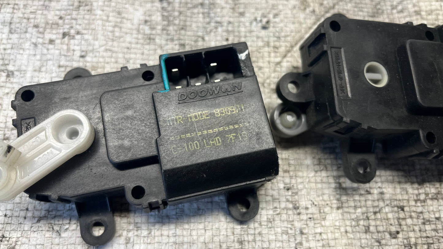 Chevrolet Captiva 06- 2 броя моторче за клапа парно