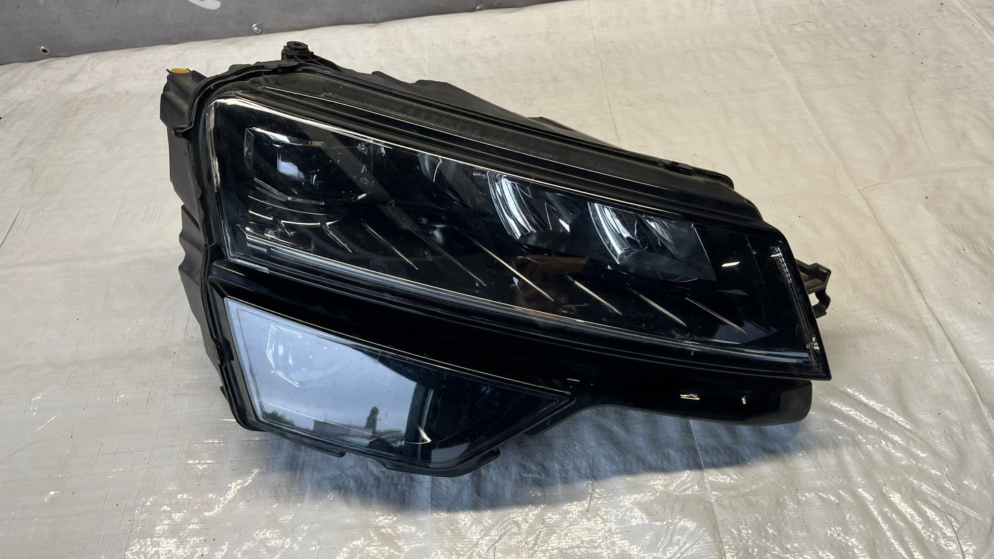 Skoda Karoq десен фар