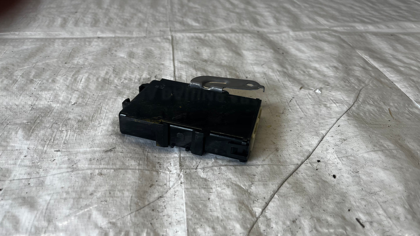 Toyota Yaris 14- модул захранване