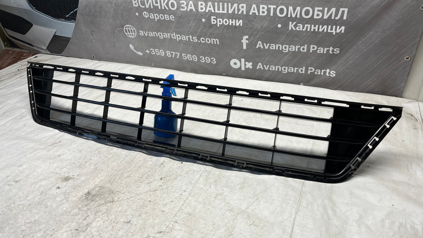 Volkswagen Golf 7 R 13- предна решетка на броня