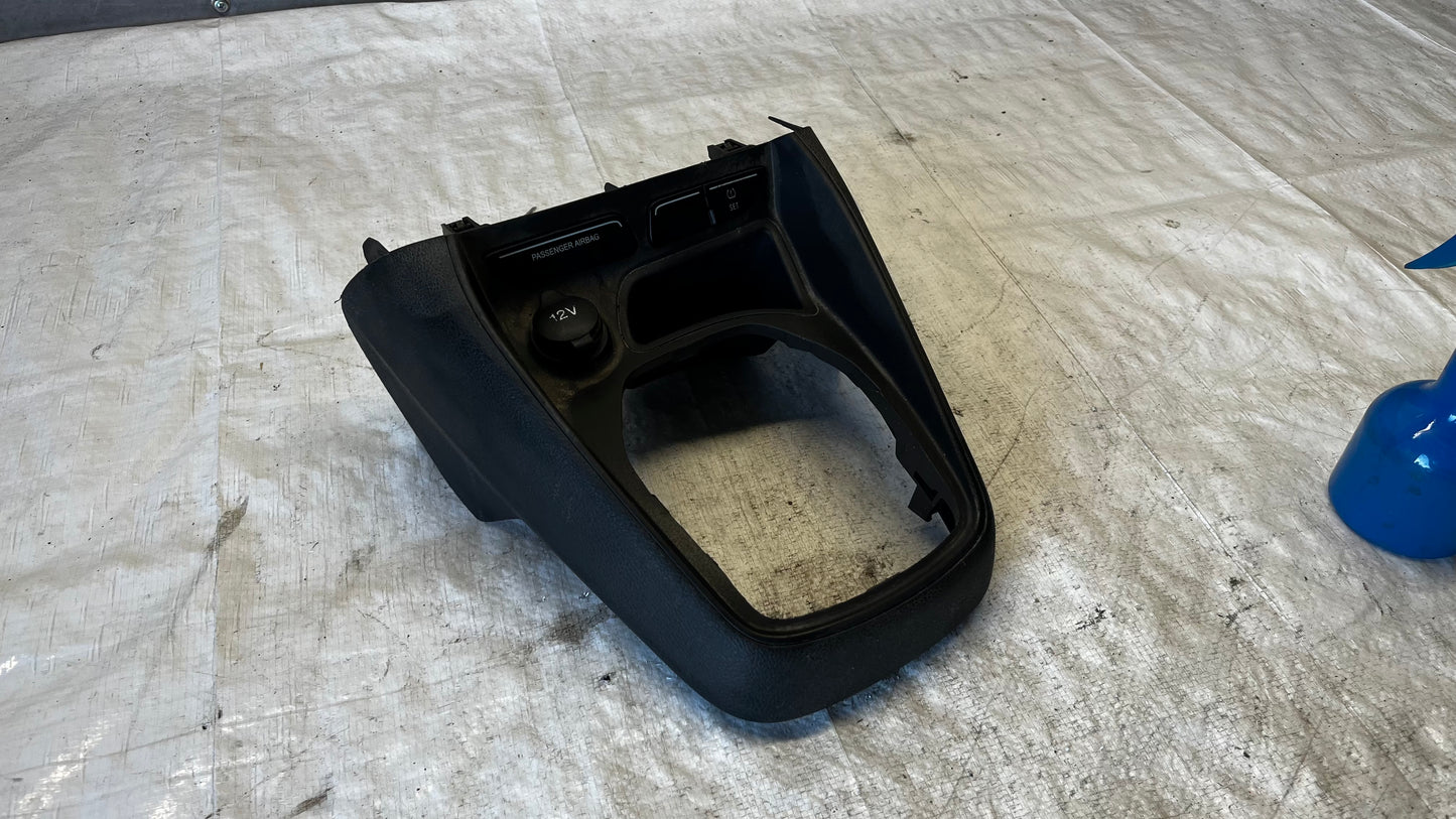 Ford Transit Courier 1 конзола със запалка