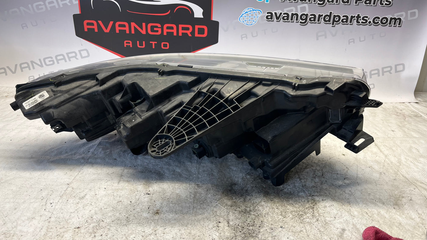 Ford Mustang Mach-E 21- ляв фар