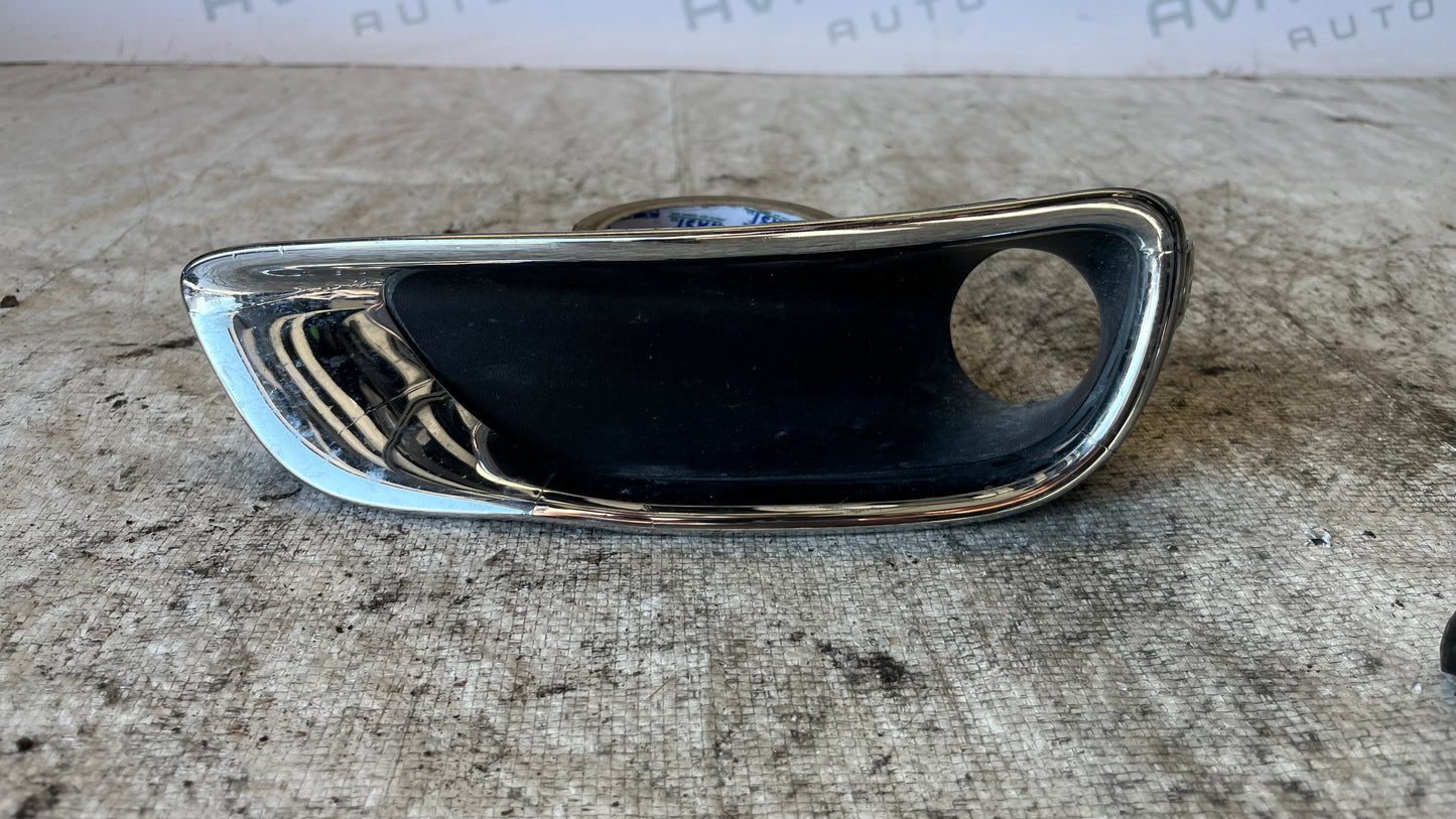 Jeep Grand Cherokee MK2 решетка за десен халоген