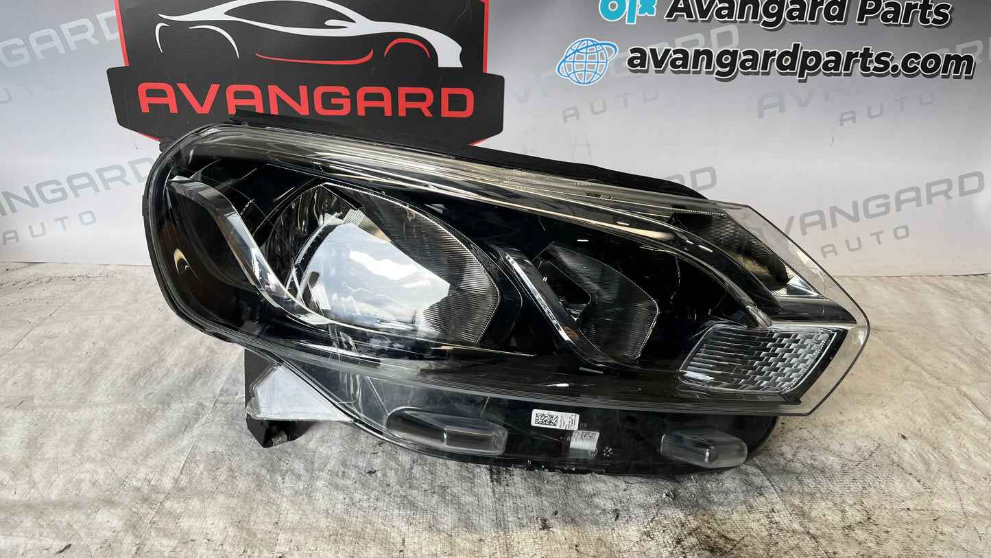 Toyota Proace 16- десен фар