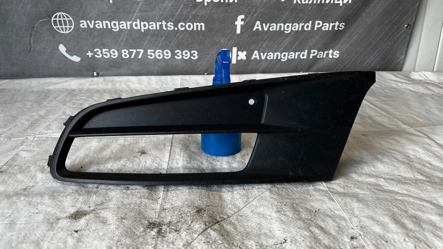 Volkswagen Sharan 10- лява решетка за халоген