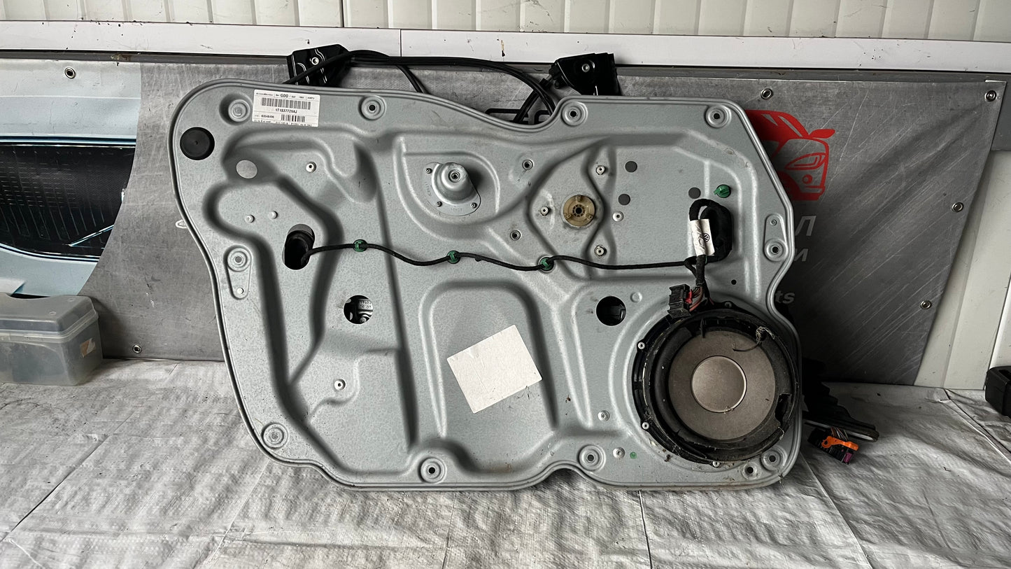 Volkswagen Touran кора предна лява врата