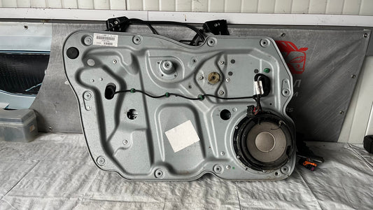 Volkswagen Touran кора предна лява врата
