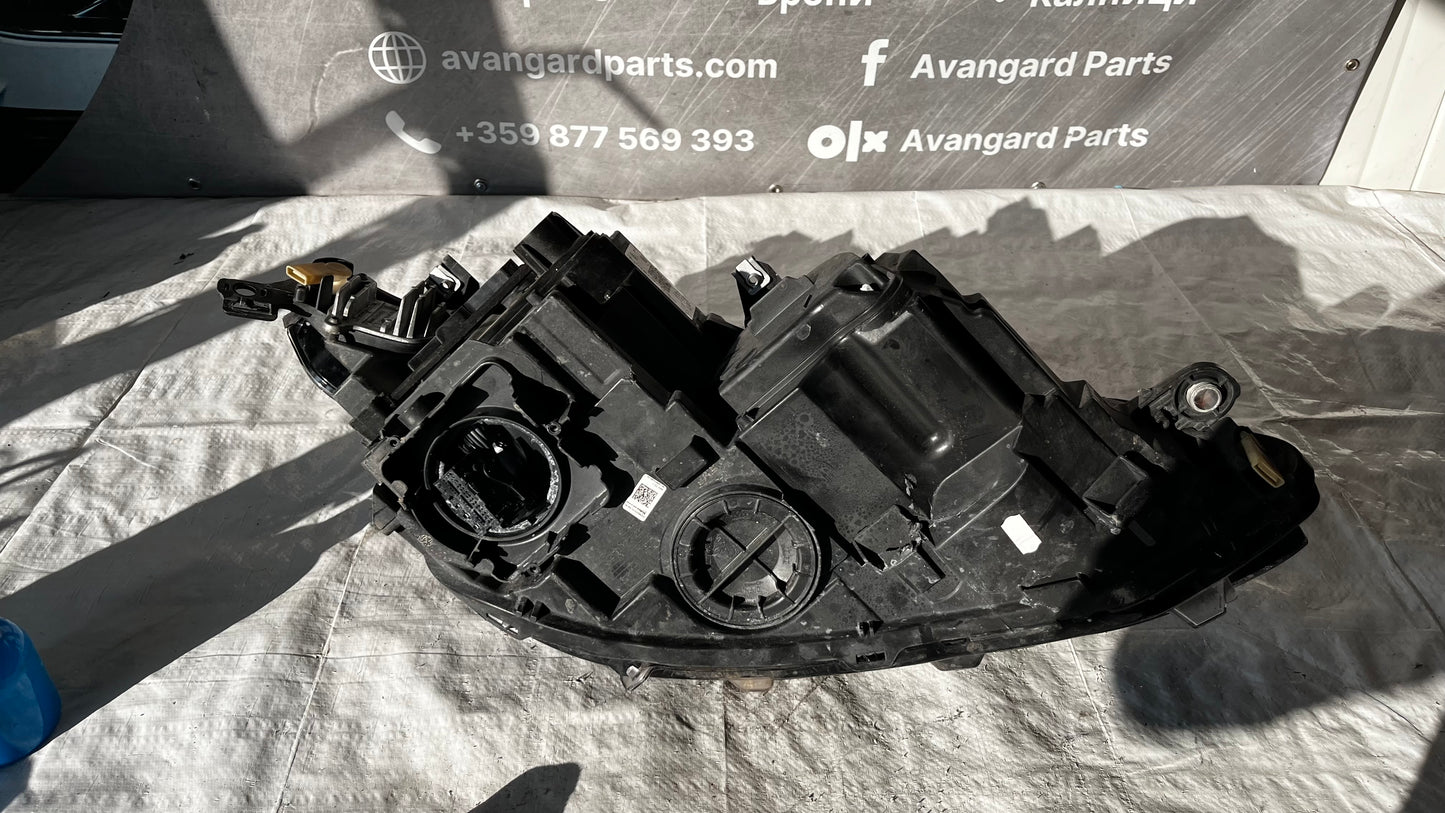 Volkswagen Golf 8 десен фар