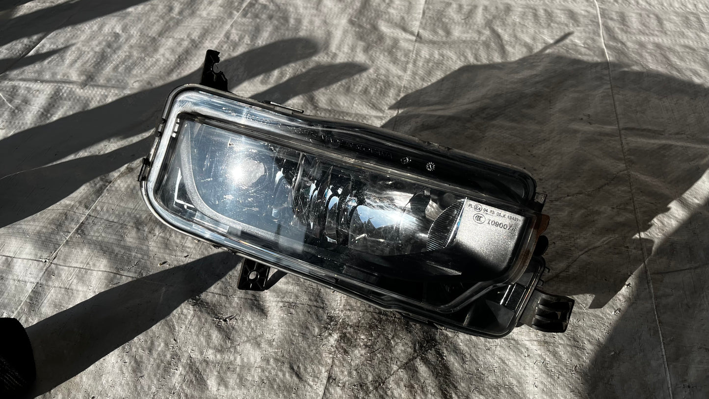 Volkswagen T6 десен халоген