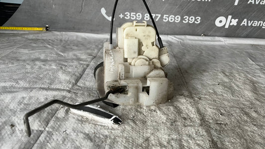 Subaru Impreza 2009 брава за предна лява врата