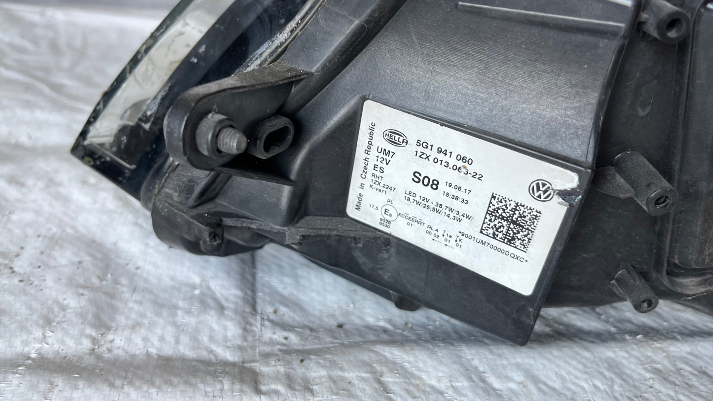 Десен фар Volkswagen Golf 7