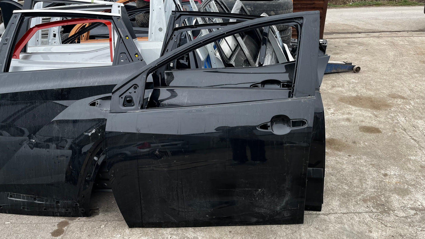 Toyota Yaris 20- предна лява врата