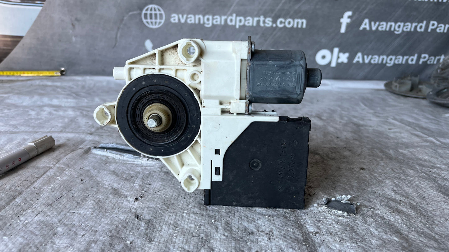 Volkswagen Golf 6 моторче предно ляво стъкло