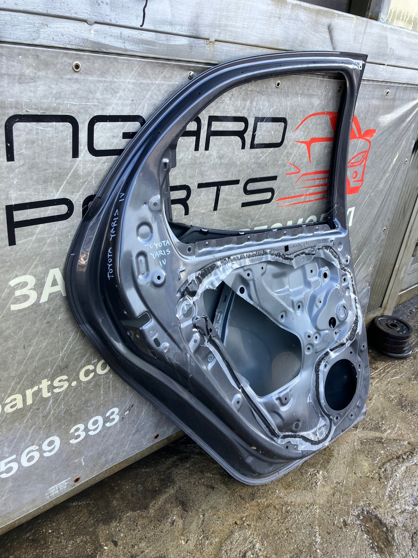 Задна лява врата за Toyota Yaris 4