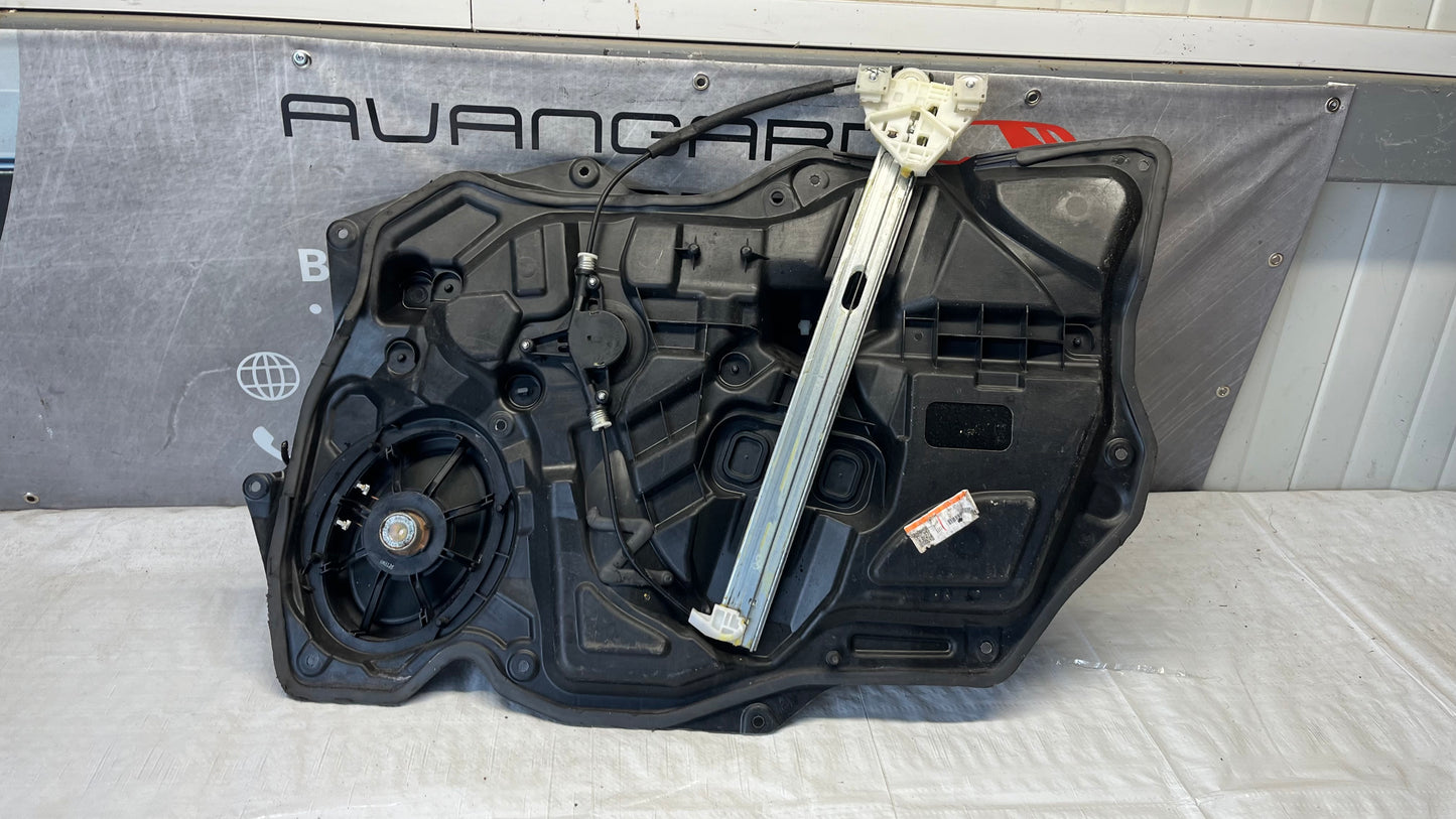 Mazda 3 кора за предна лява врата