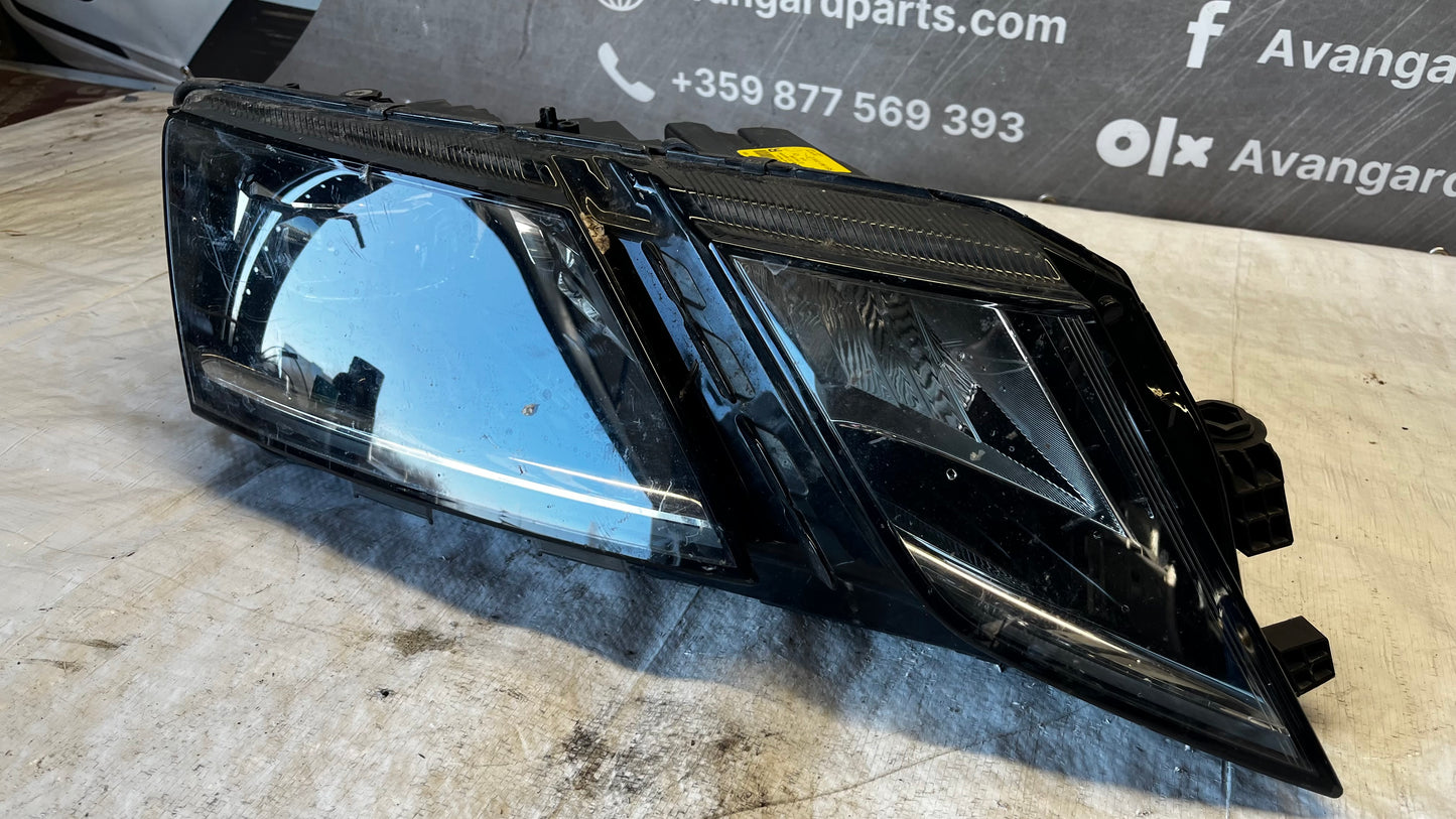 Skoda Octavia 3 18- десен фар