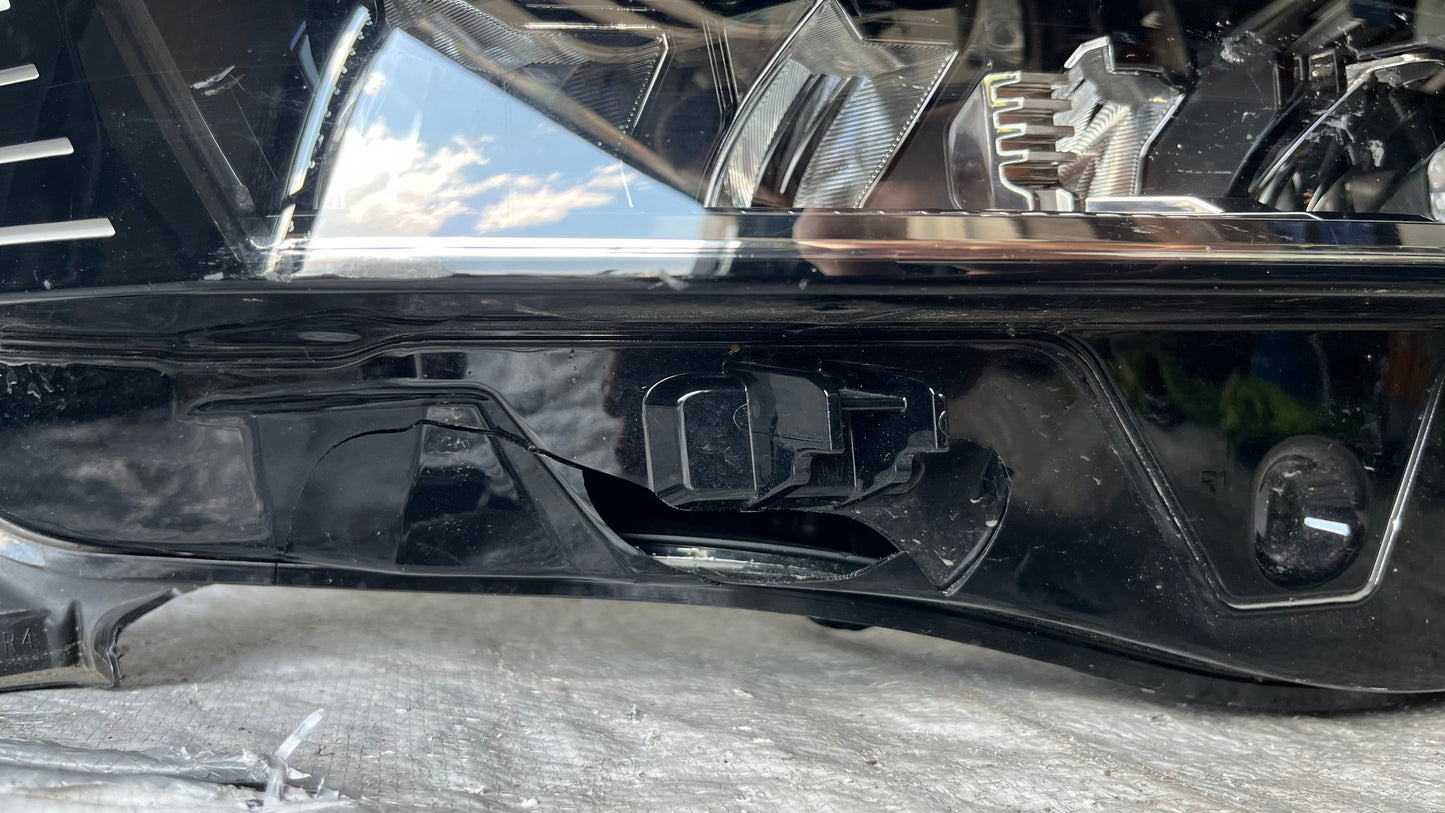 Десен фар Renault Megane 5 E-Tech