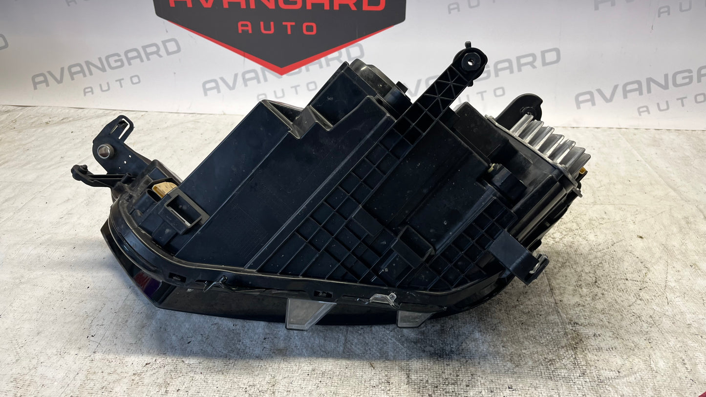 Volkswagen T-Roc десен фар