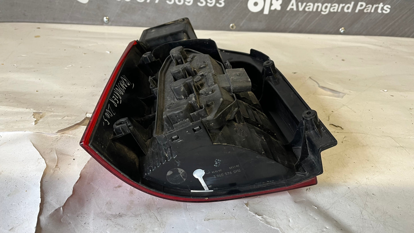 Ляв стоп Volkswagen Transporter T5 2003-2009