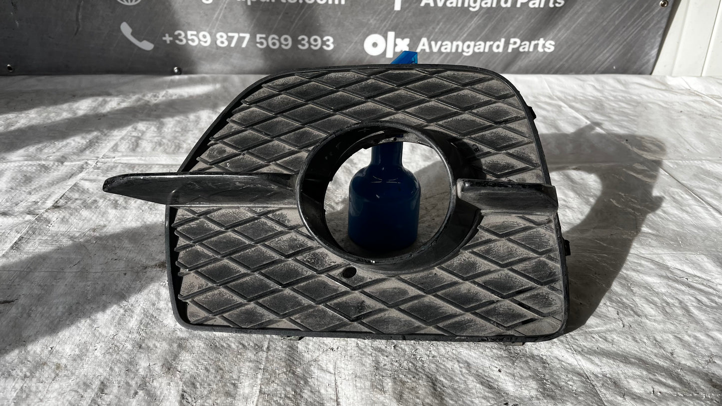 BMW X6 2008- дясна решетка за халоген