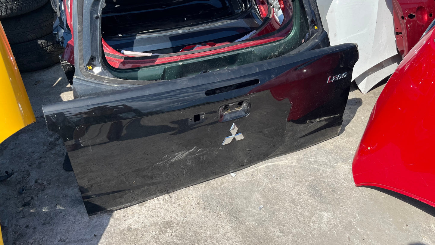 Капак Mitsubishi L200