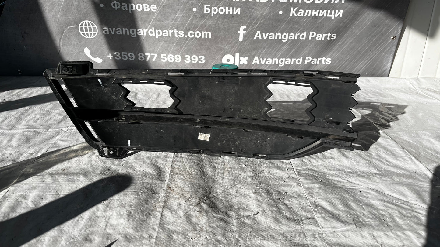 Skoda Karoq предна решетка дясна броня