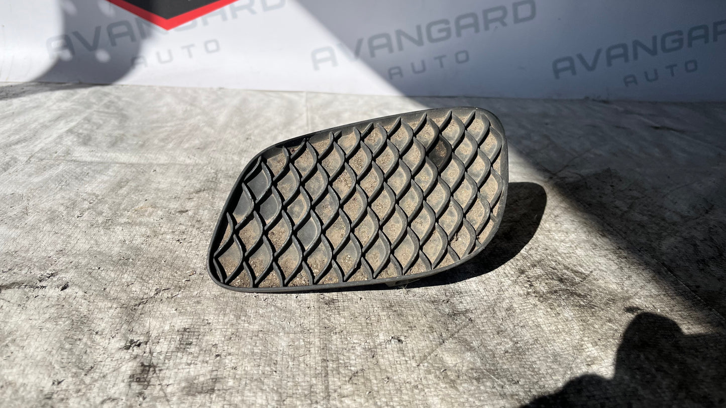 Mercedes GLA X156 лява решетка за халоген