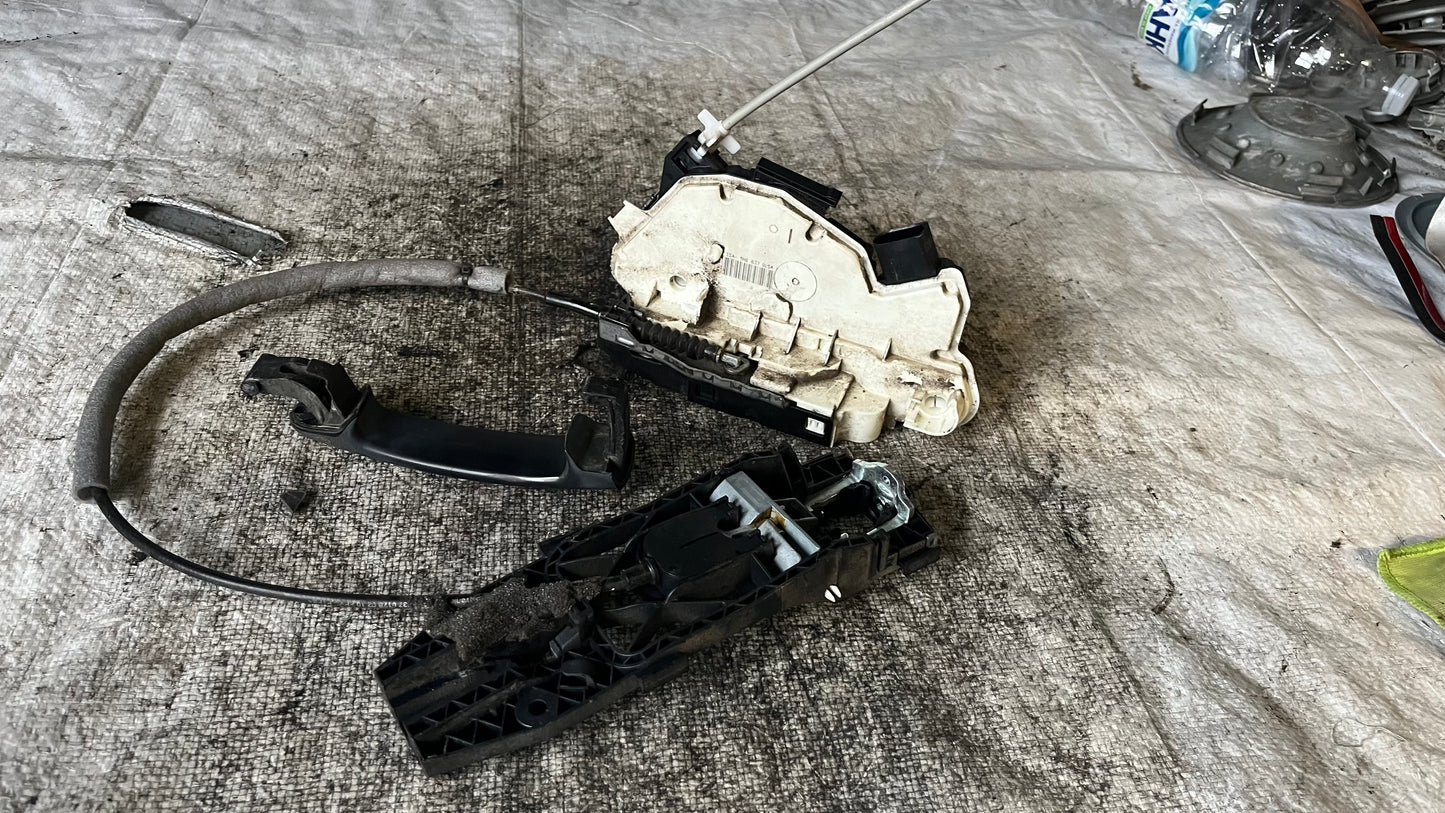 Volkswagen Tiguan предна лява брава с дръжка