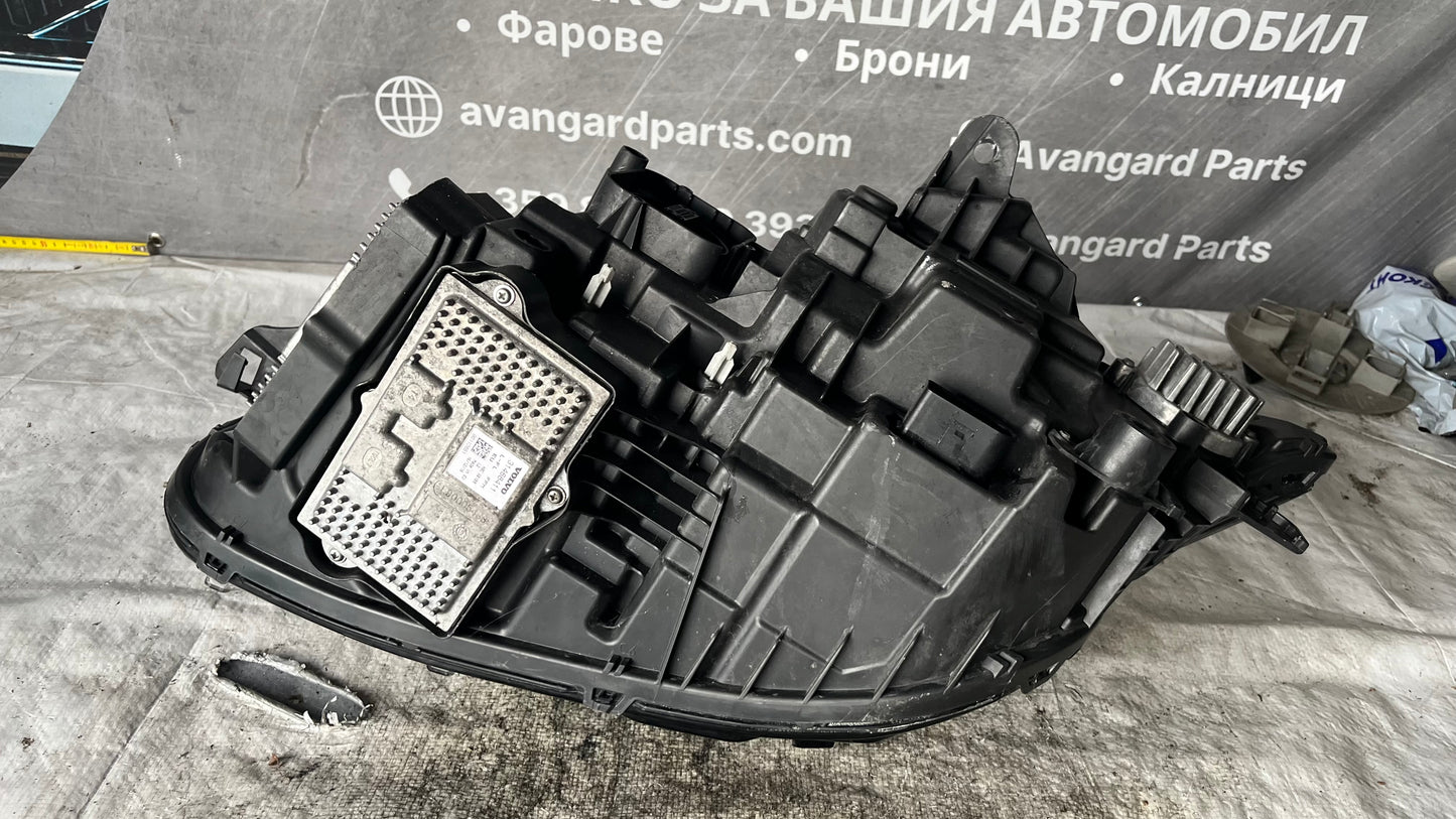 Volvo XC90 2 2016- десен фар