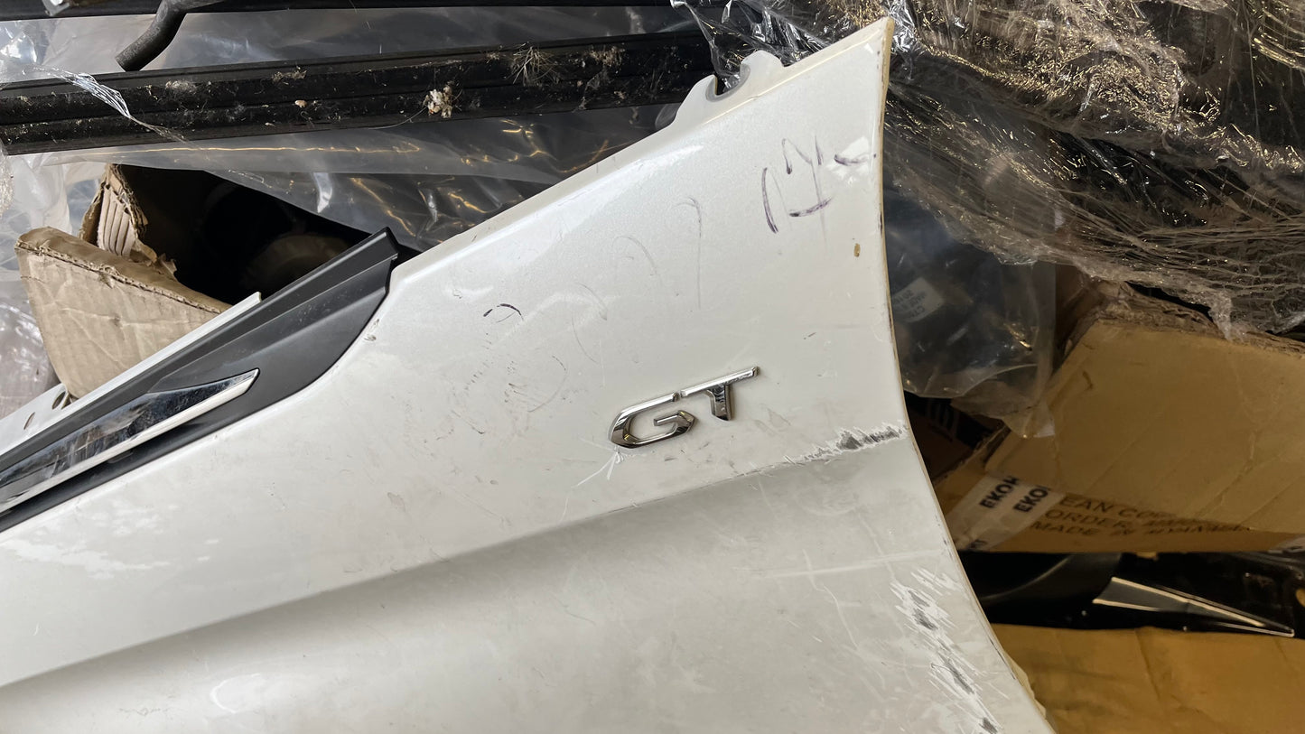 Peugeot 3008 ляв калник