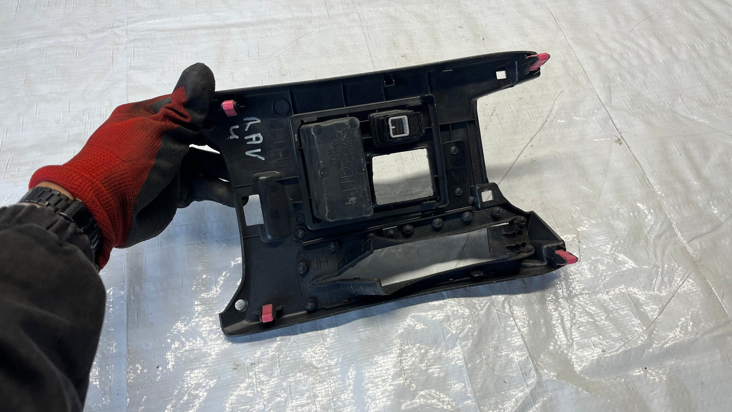 Toyota RAV4 4 централна лайстна