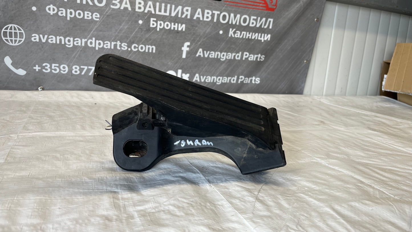 Volkswagen Touran педал газ