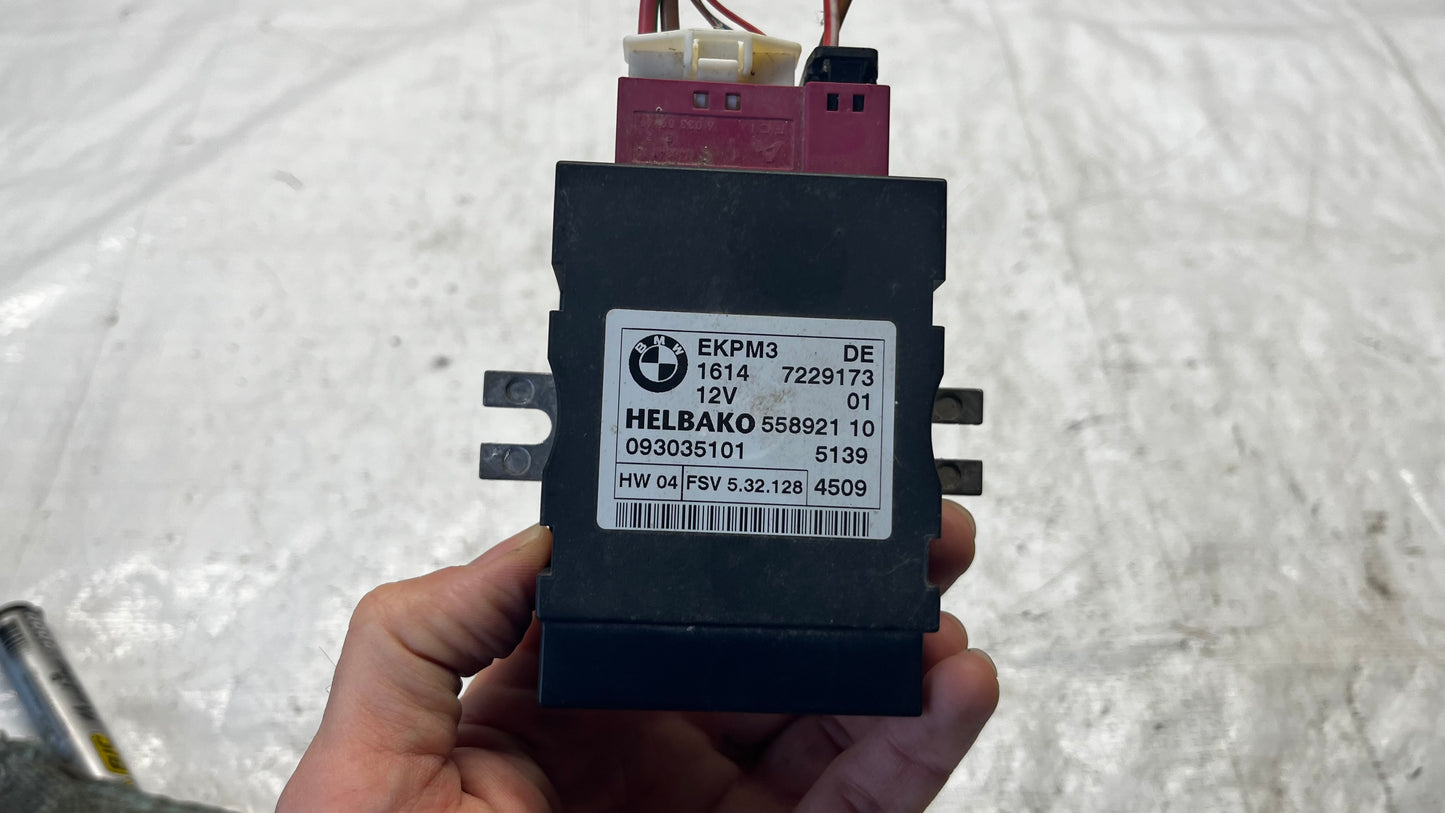 BMW реле горивна помпа