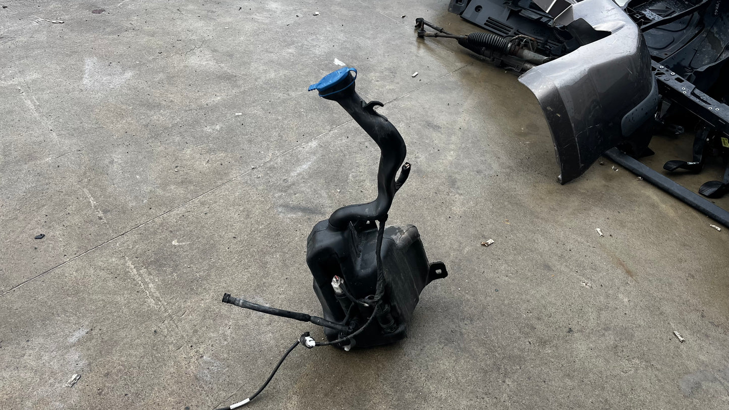 Mercedes B W176 казанче за течност за чистачки