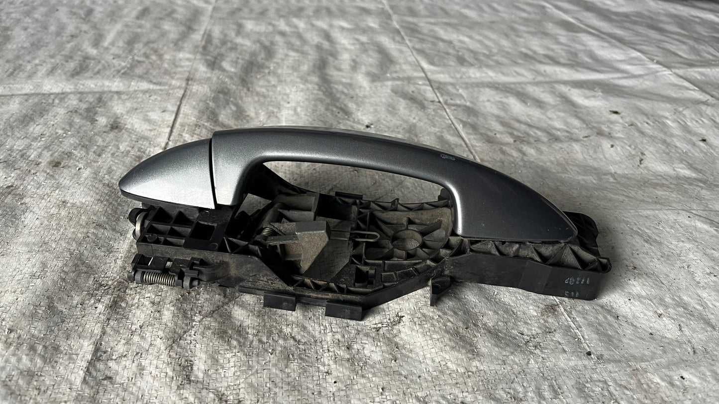 Volkswagen Passat B6 брава задна лява