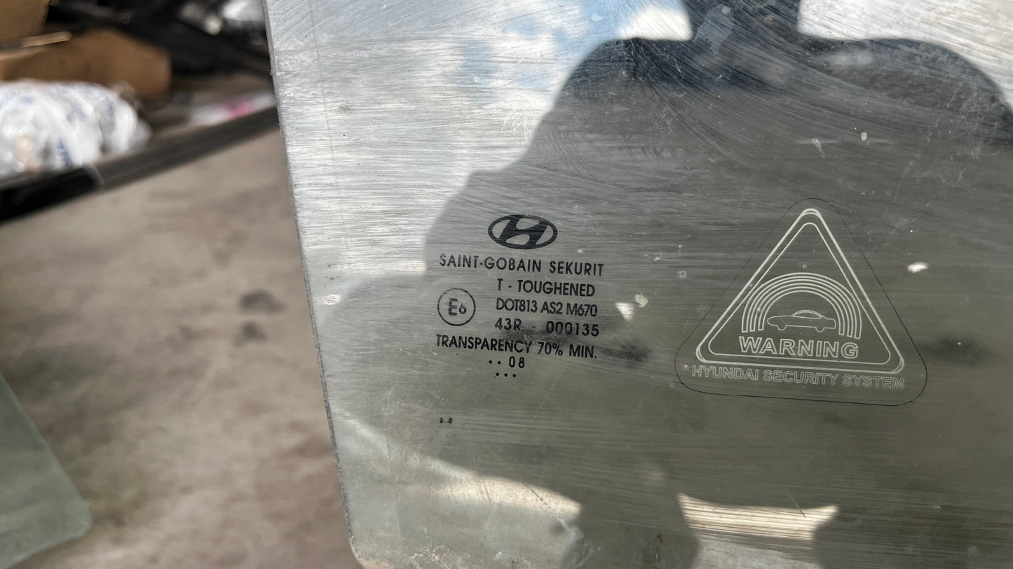 Hyundai i10 стъкло предно дясно