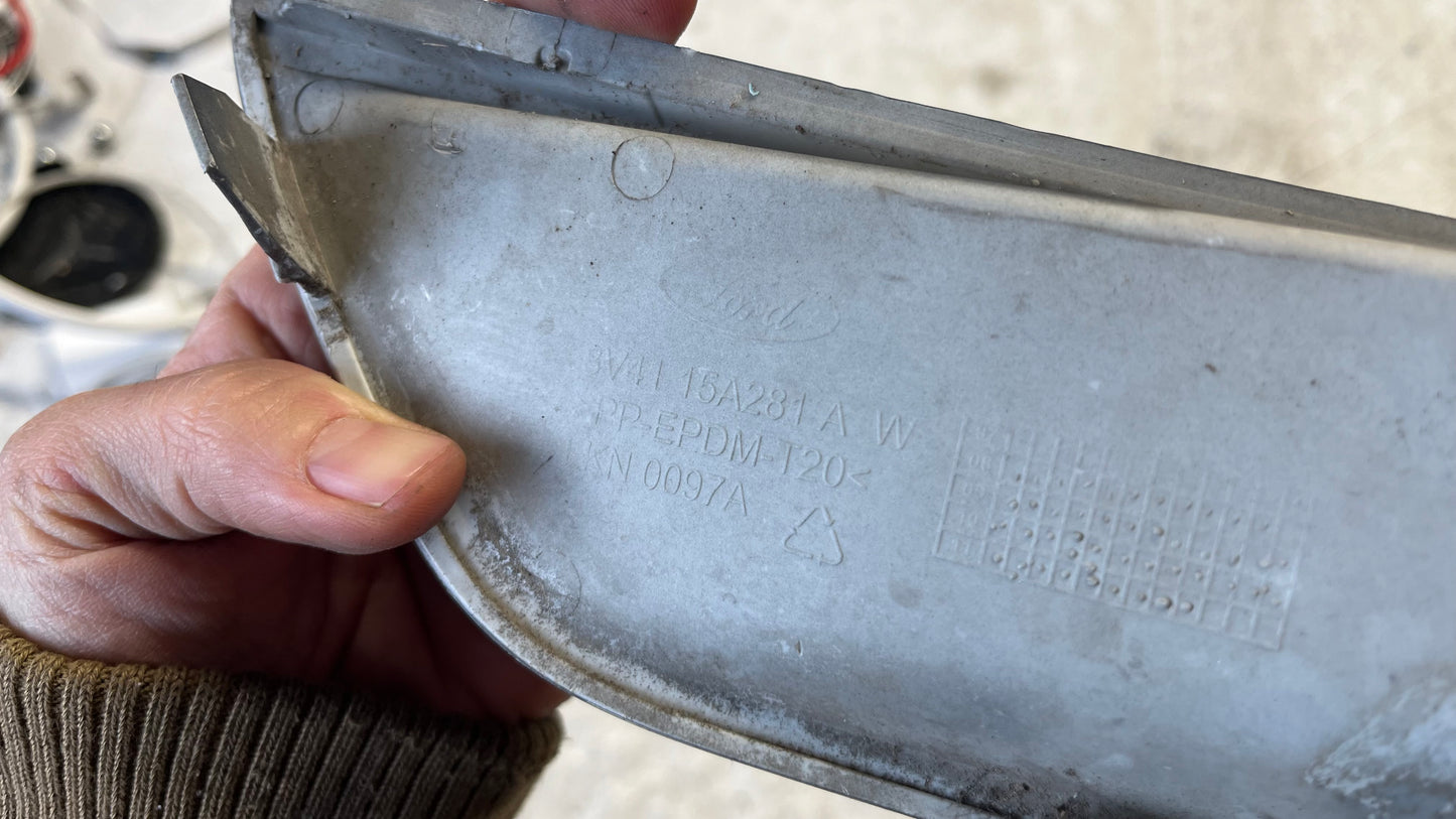 Ford Kuga 09- решетка дясна предна броня