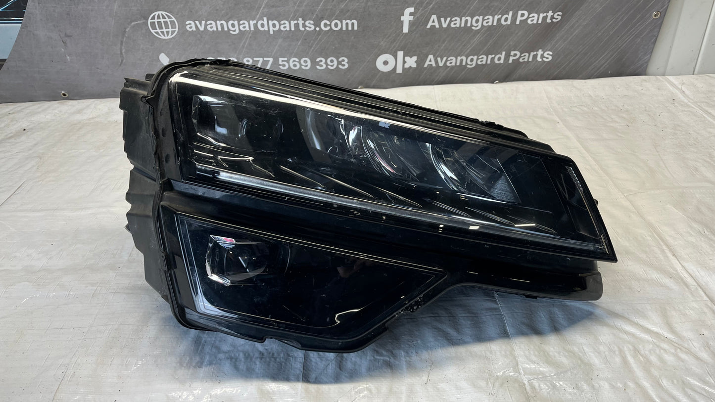 Skoda Karoq десен фар